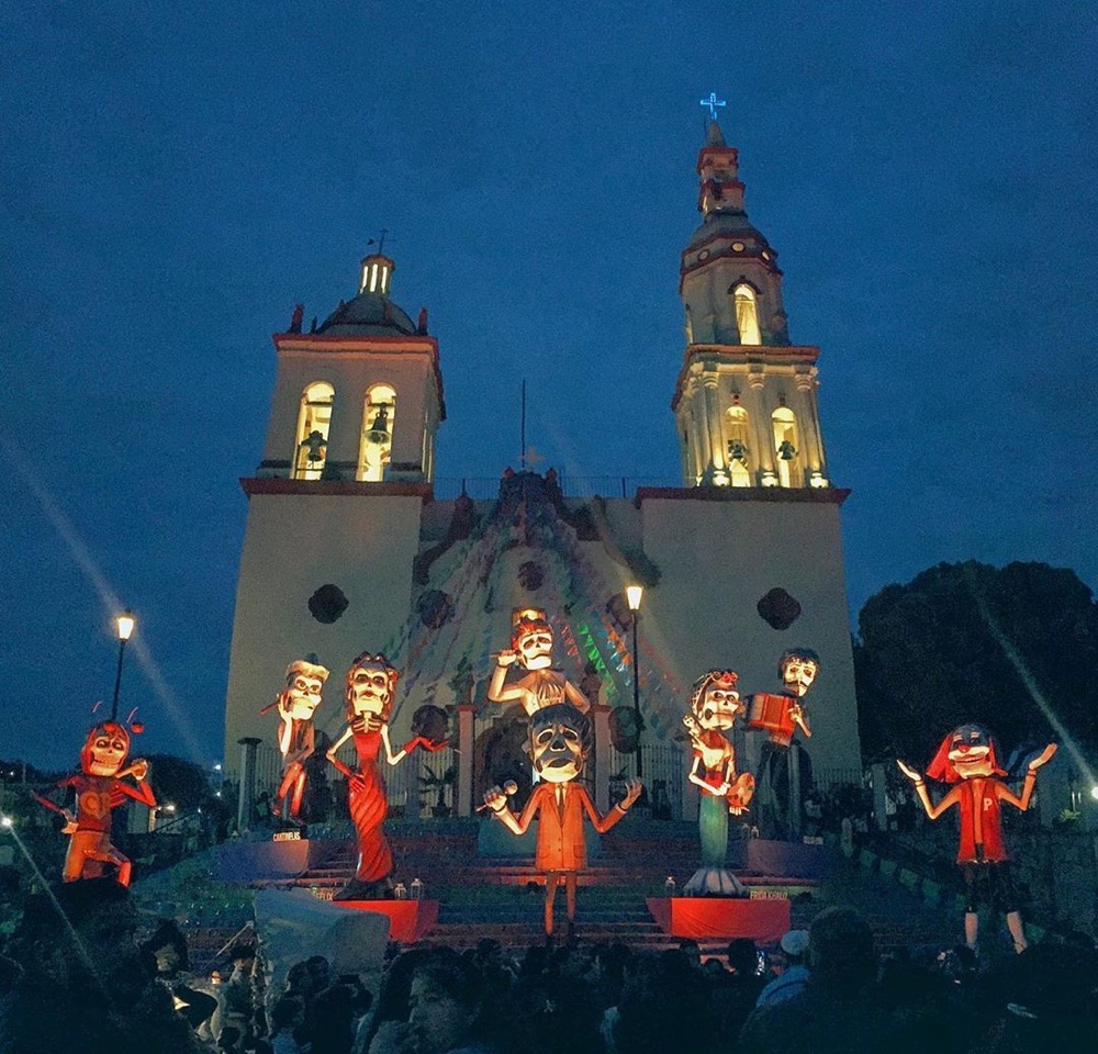 Photo of Santiago Church on day of the death